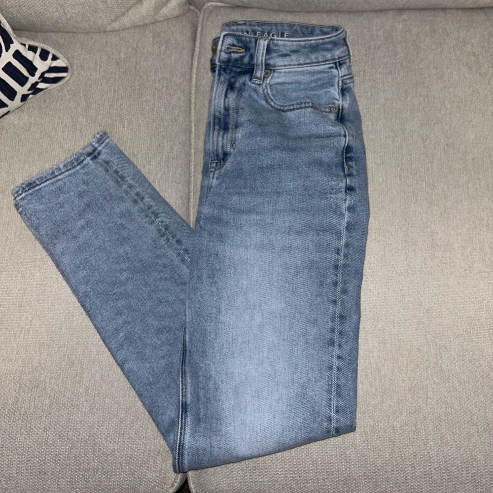 American Eagle Mom Jeans Light Wash
